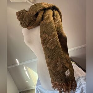 Breathtaking super-Soft Alpaca Chevron-Weave Fringed Wrap. Ruashka From Peru.